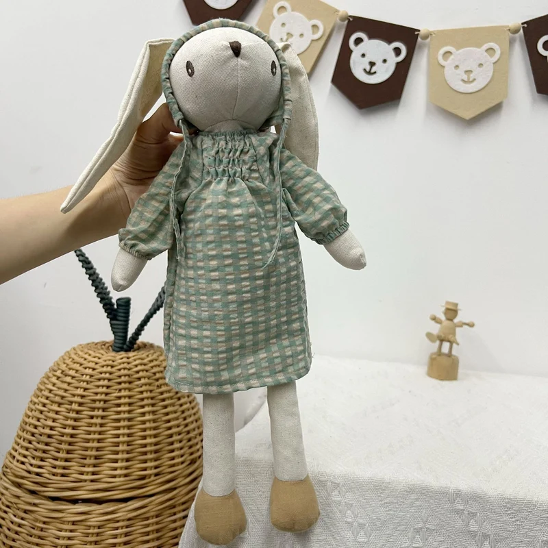 Weiche Vintage-Stil Langohren Stoffkaninchen Puppe in Karierter Latzhose