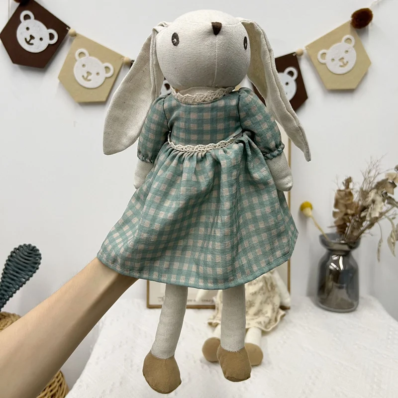 Weiche Leinenhase Puppe Paar mit abnehmbaren vintage-inspirierten Outfits