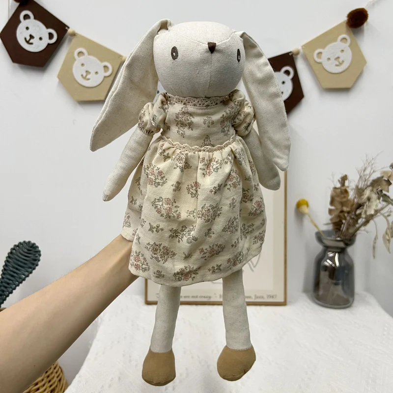 Weiche Leinenhase Puppe Paar mit abnehmbaren vintage-inspirierten Outfits