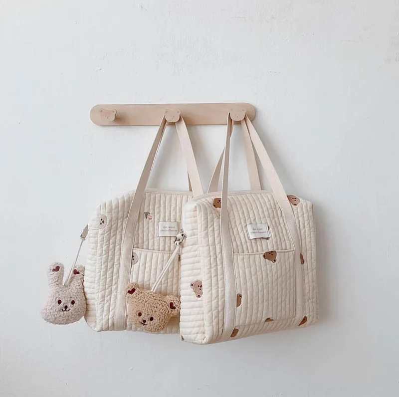 Gestepptes wandelbare Wickelrucksack mit gesticktem Tierapplikation und Kinderwagenhaken