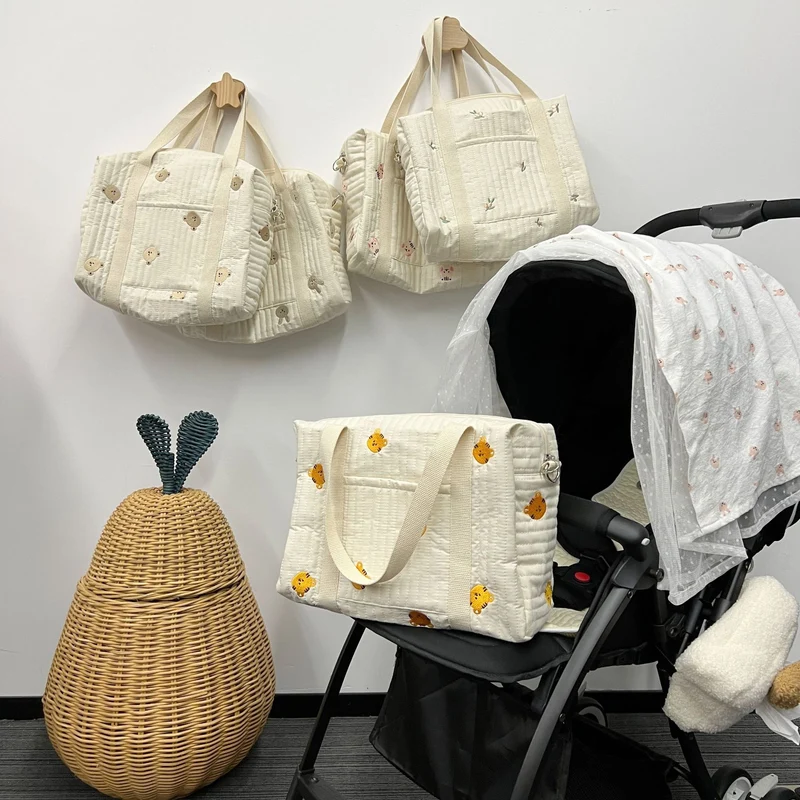 Gestepptes wandelbare Wickelrucksack mit gesticktem Tierapplikation und Kinderwagenhaken
