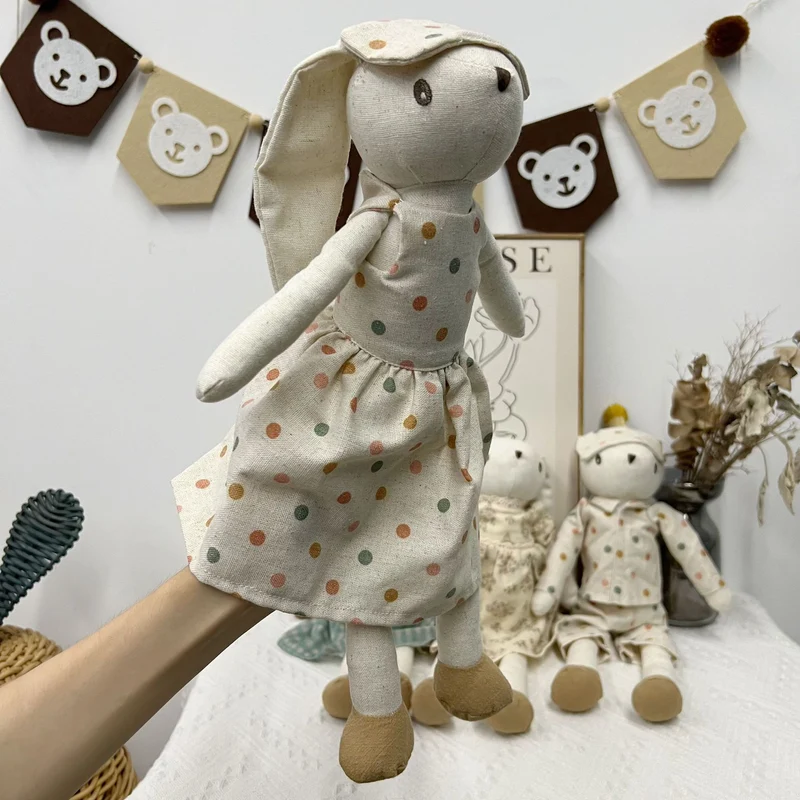 Plüsch-Leinen-Hasenpuppe mit langen Ohren, Fliege und abnehmbaren karierten Latzhosen