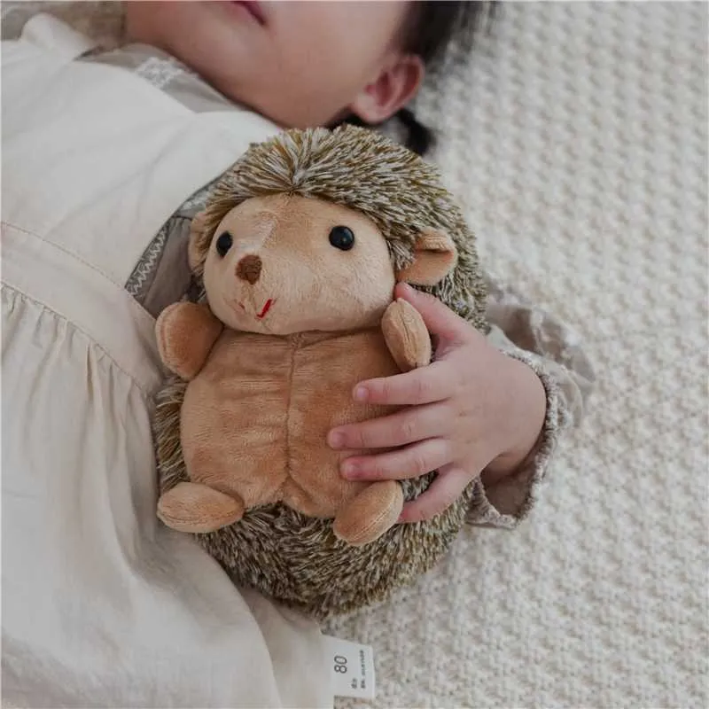 Plüsch-Igel-Kuscheltier mit strukturiertem Kunstfellrücken und samtiger Vorderseite
