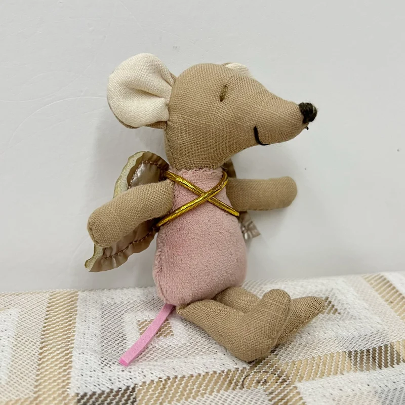 Handgefertigte Baumwollplüschmaus Puppe mit gehäkeltem Kleid