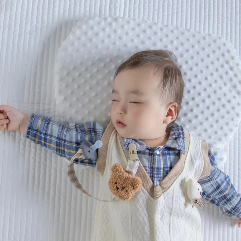 Blumenkleidungs-Schnullerclip mit Gingham-Baumwollgurt
