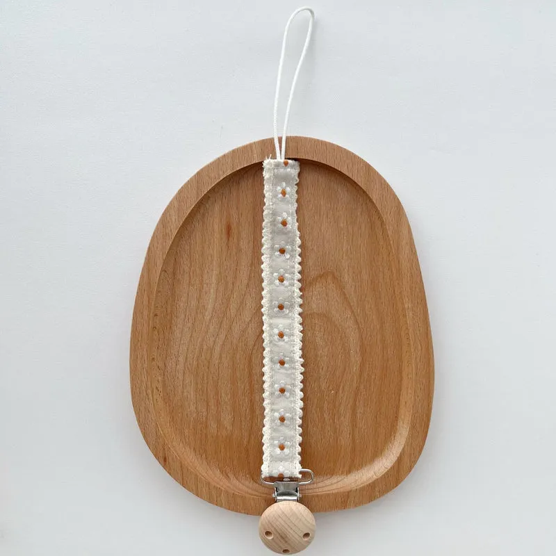 Blumenbestickte Spitzen-Schnuller- und Beißring-Holzklammer