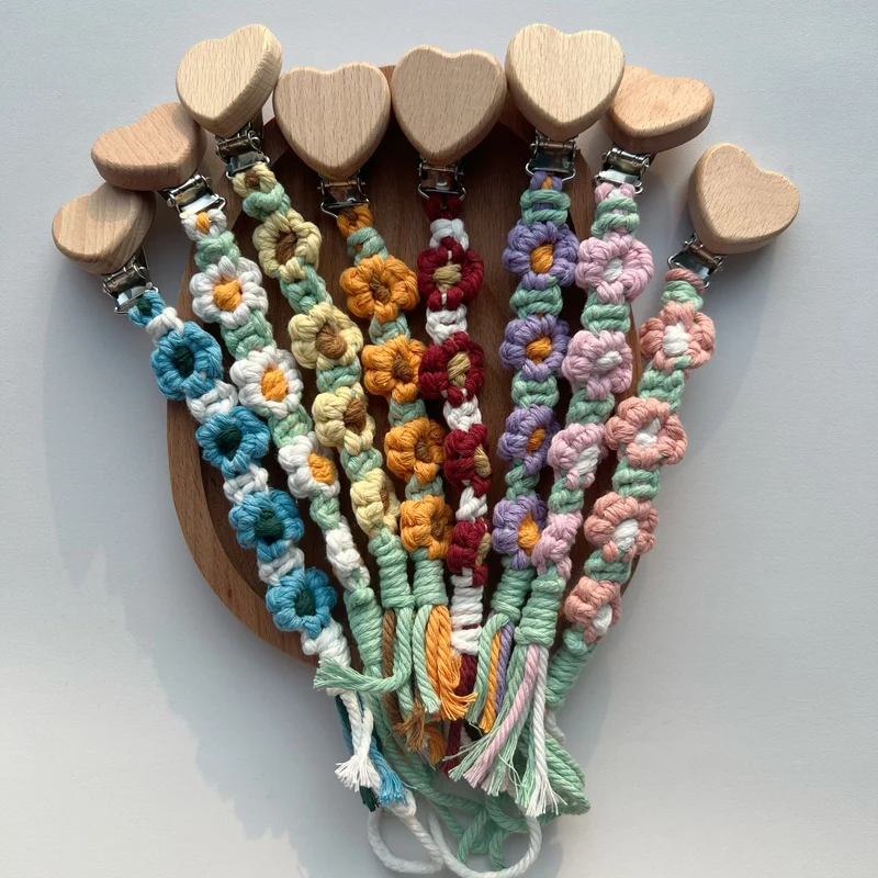 Baumwolle Häkelblumen Schnuller und Beißring Clip mit Holz Herz Sicherheitsclip