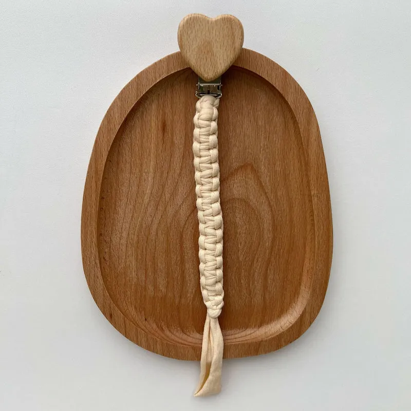Geflochtener Stoff Schnullerclip mit Holzherz Sicherheitsklammer