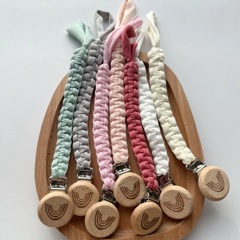 Geflochtener Baumwoll-Schnullerband mit graviertem Holz-Sicherheitsclip