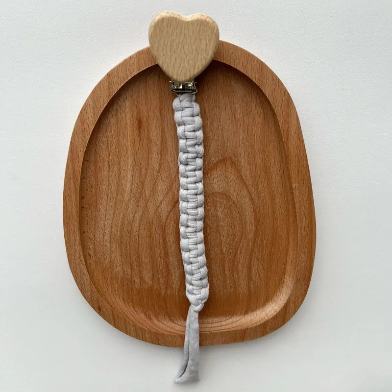Geflochtener Baumwoll-Schnuller- und Beißring-Clip mit herzförmiger Holz-Sicherheitsklemme