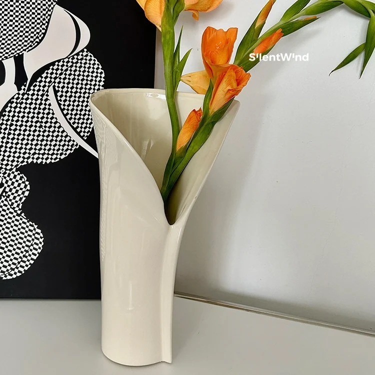 Moderne architektonisch inspirierte Vase