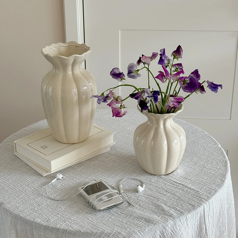 Elegante Porzellan-Blumenvasen