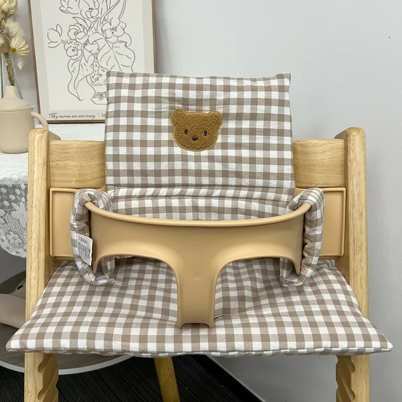 Gepolsterte Gingham Hochstuhlpolsterung mit Teddy-Applikation