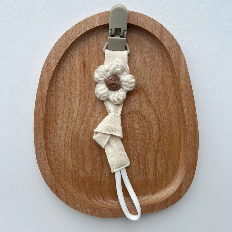 Bio-Baumwolle Schnuller-Leine mit Schnellverschluss-Clip und handgestrickter Blume