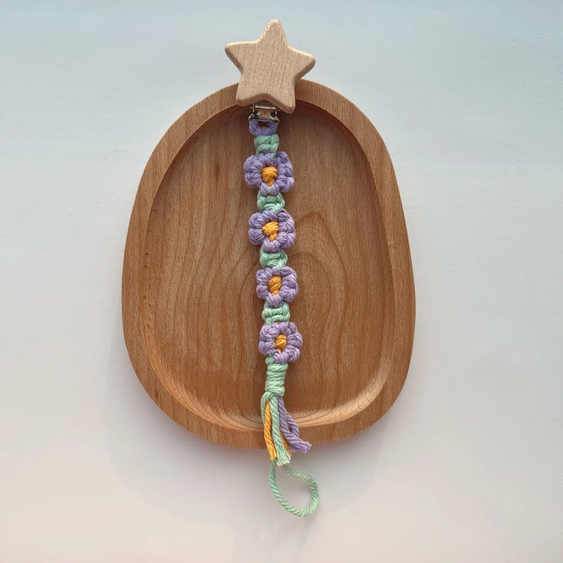 Makramee Kinderwagen- und Schnuller-Lanyard mit Holzstern-Clip