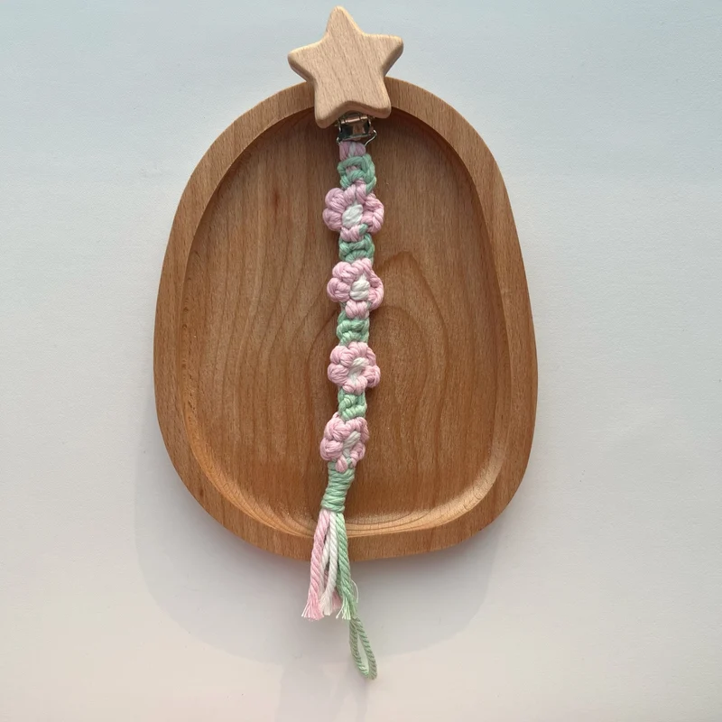 Makramee Kinderwagen- und Schnuller-Lanyard mit Holzstern-Clip