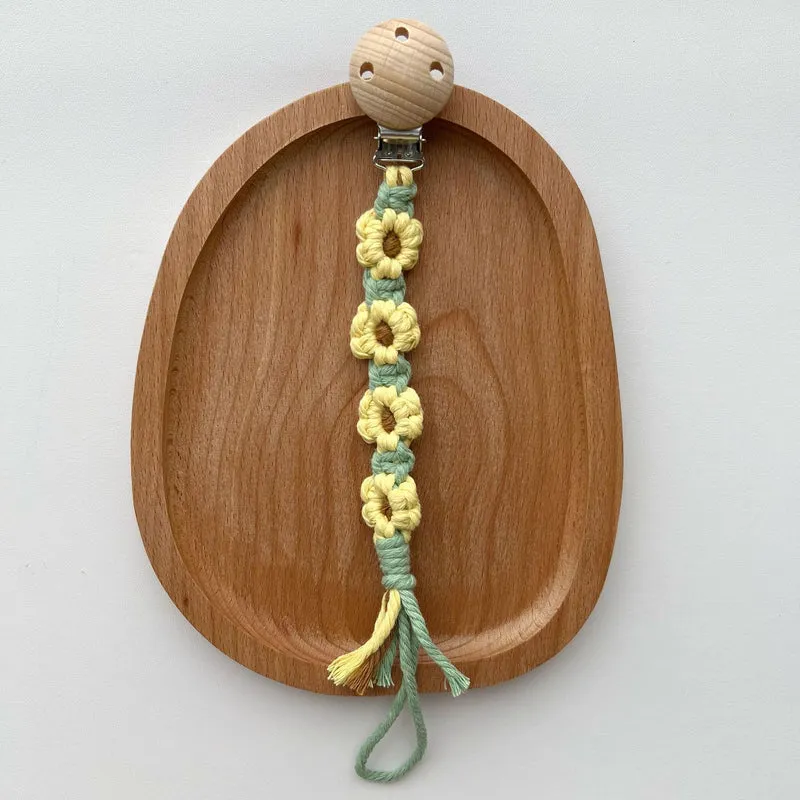 Makramee Blumen Schnullerclip mit Holz-Sicherheitsklammer