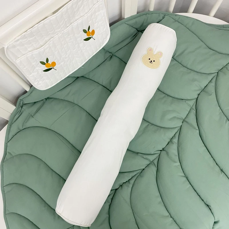 Langes Gingham Wiegenstützkissen für die Babyzimmerunterstützung