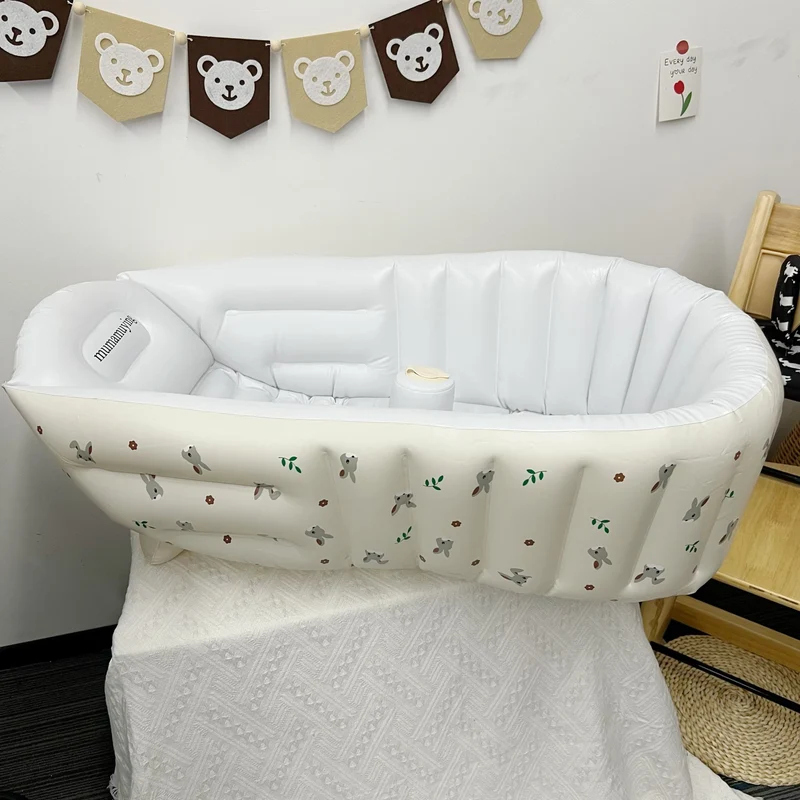 Aufblasbare tragbare Babybadewanne mit Kopfstütze und integriertem Becherhalter