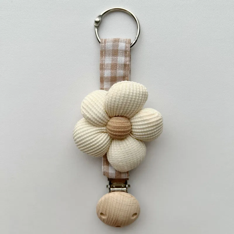 Handgefertigter Holz-Clip Schnullerhalter mit Gingham-Gurt und gepolstertem Blumenbeißring