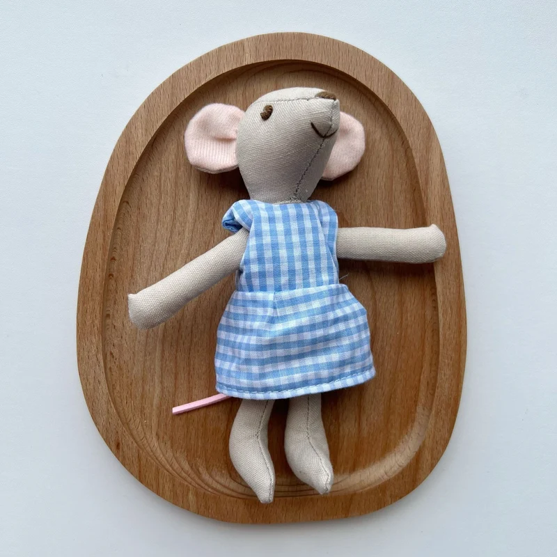 Handgemachte Leinen Lange-Glied-Bunny-Puppe mit gesticktem Karotten-Overalls