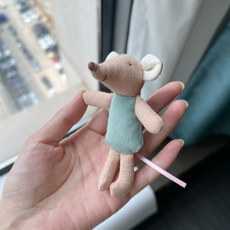Handgemachte Leinen Lange-Glied-Bunny-Puppe mit gesticktem Karotten-Overalls