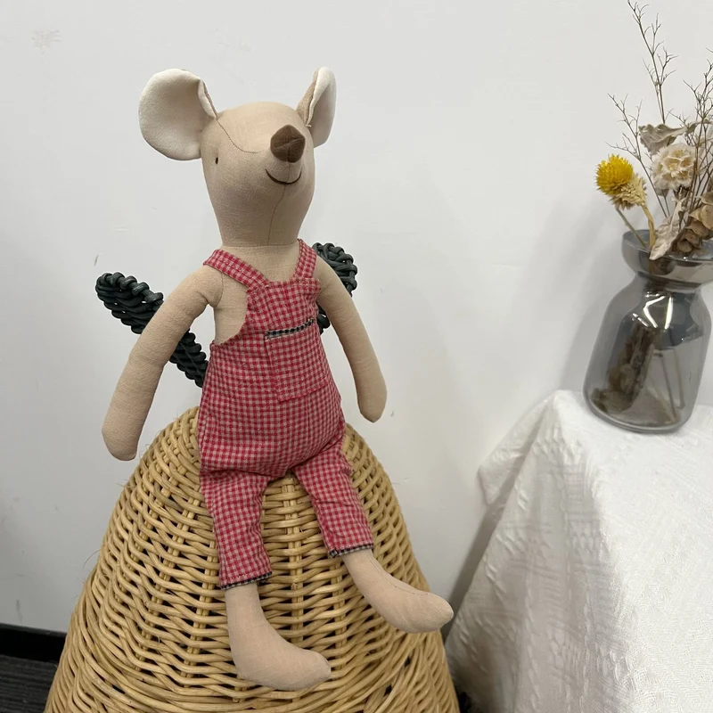 Handgemachte Leinen Lange-Glied-Bunny-Puppe mit gesticktem Karotten-Overalls