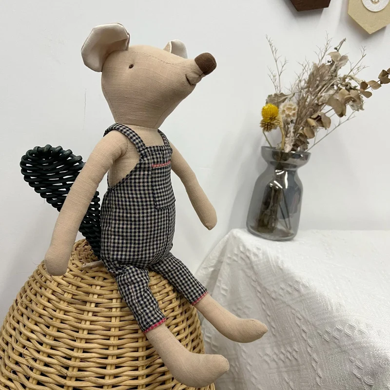 Handgemachte Leinen-Hase Weiche Stoffpuppe mit besticktem Latzkleid