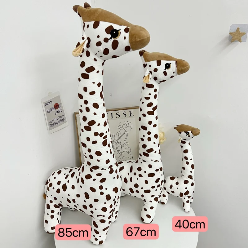 Handgemachte Leinenkaninchenpuppe mit kariertem Baumwollkleid
