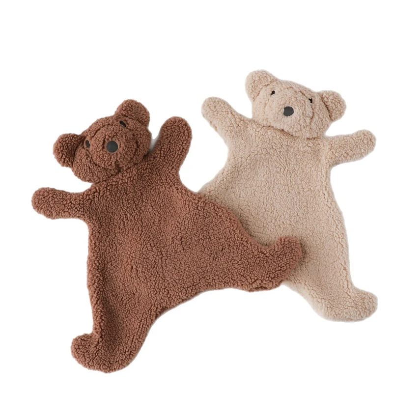 Handgefertigte Bio-Baumwolle Hasenpuppe mit Leinenjacke und karierten Shorts