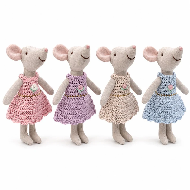 Handgefertigte Leinenmaus-Puppe mit gehäkeltem Kleid und gesticktem Gesicht