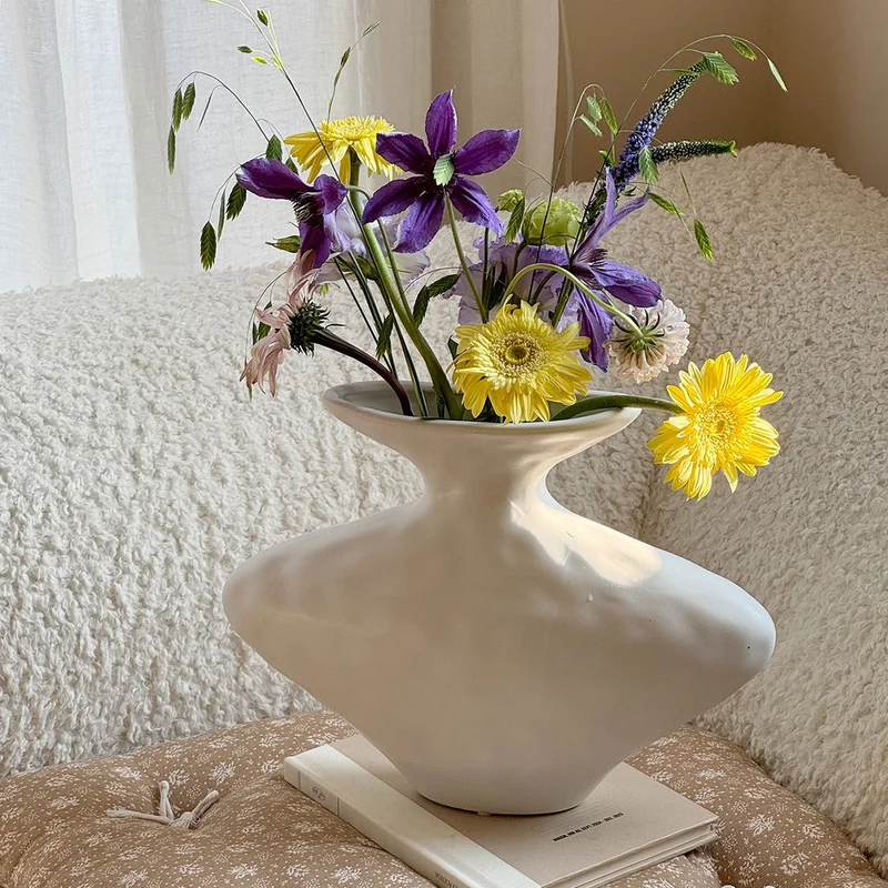 Künstlerische gewölbte Keramikvase