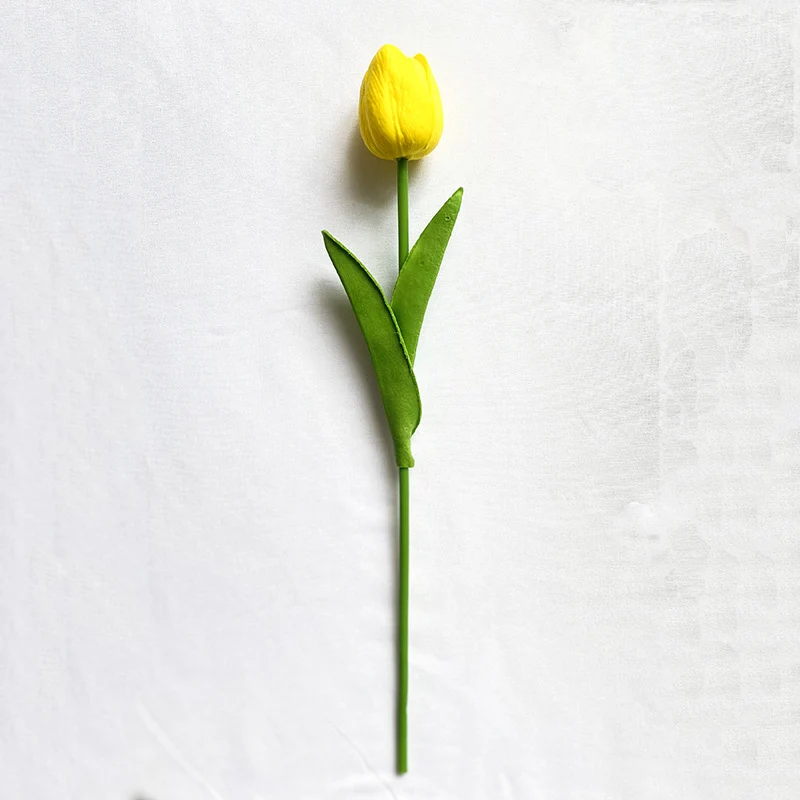 Realistischer Falscher Tulpenstängel