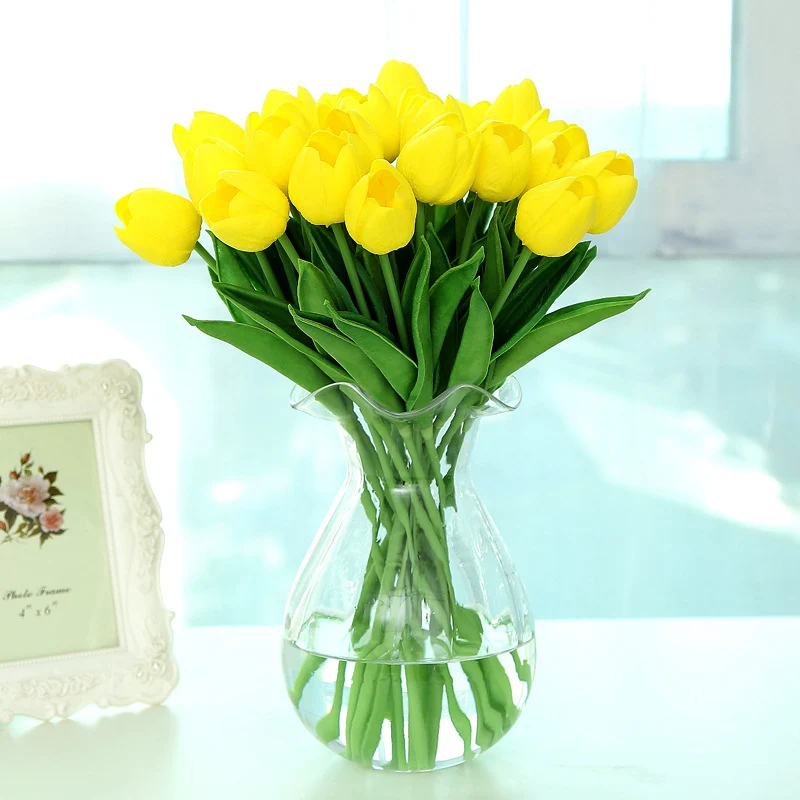 Realistischer Falscher Tulpenstängel