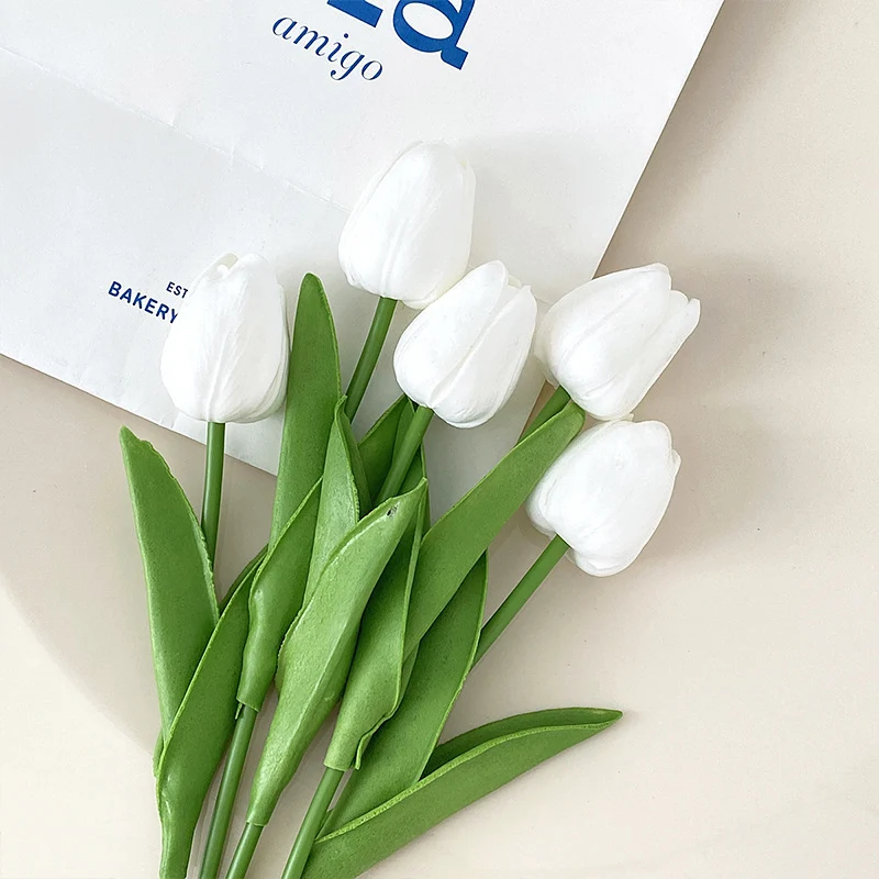 Realistische künstliche Tulpenstrauß
