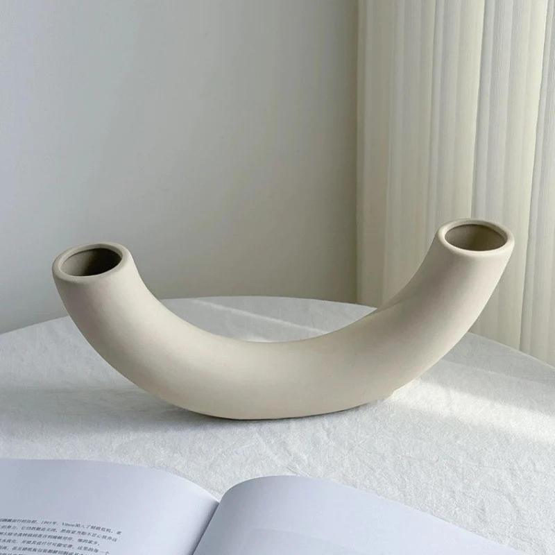 Moderner Keramiktischvase