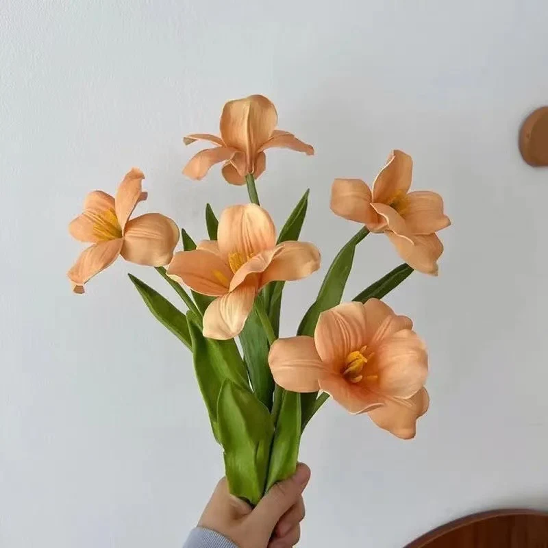 Lebensechter Gelber Blumenstrauß