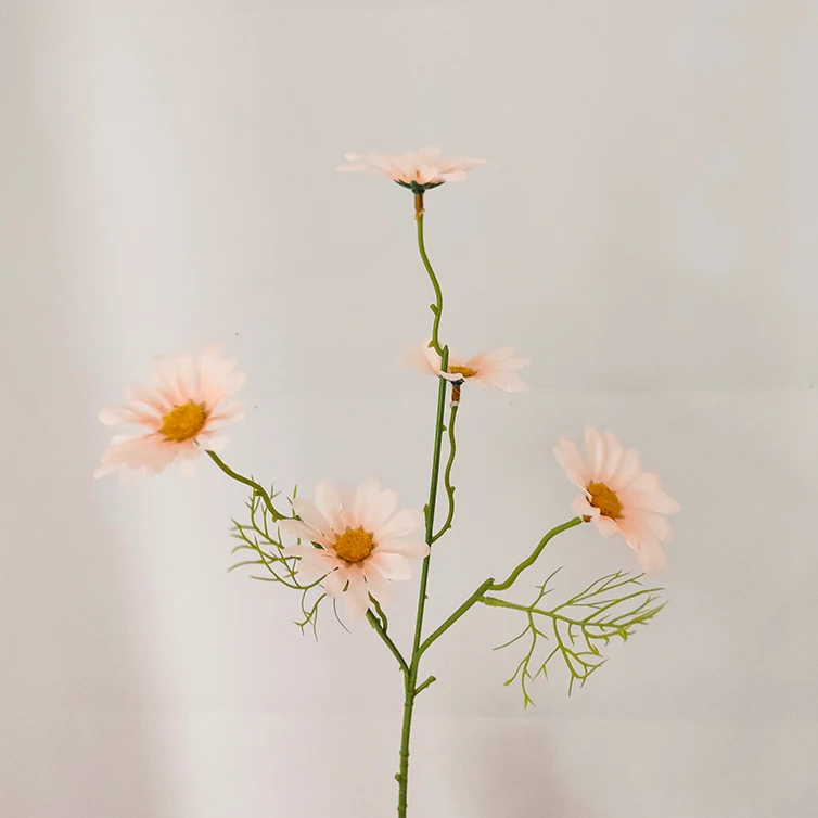 Dekorative Blumenarrangement für die Innenanzeige