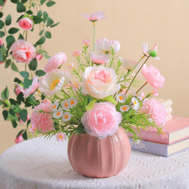 Dekorative Blumenanordnung für die Wohnkultur