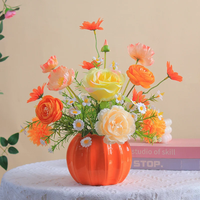 Dekorative Blumenanordnung für die Wohnkultur