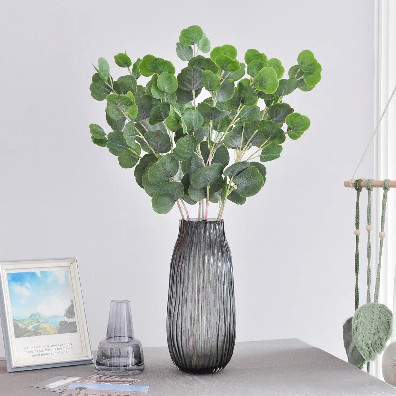 Lush Eukalyptus Stamm