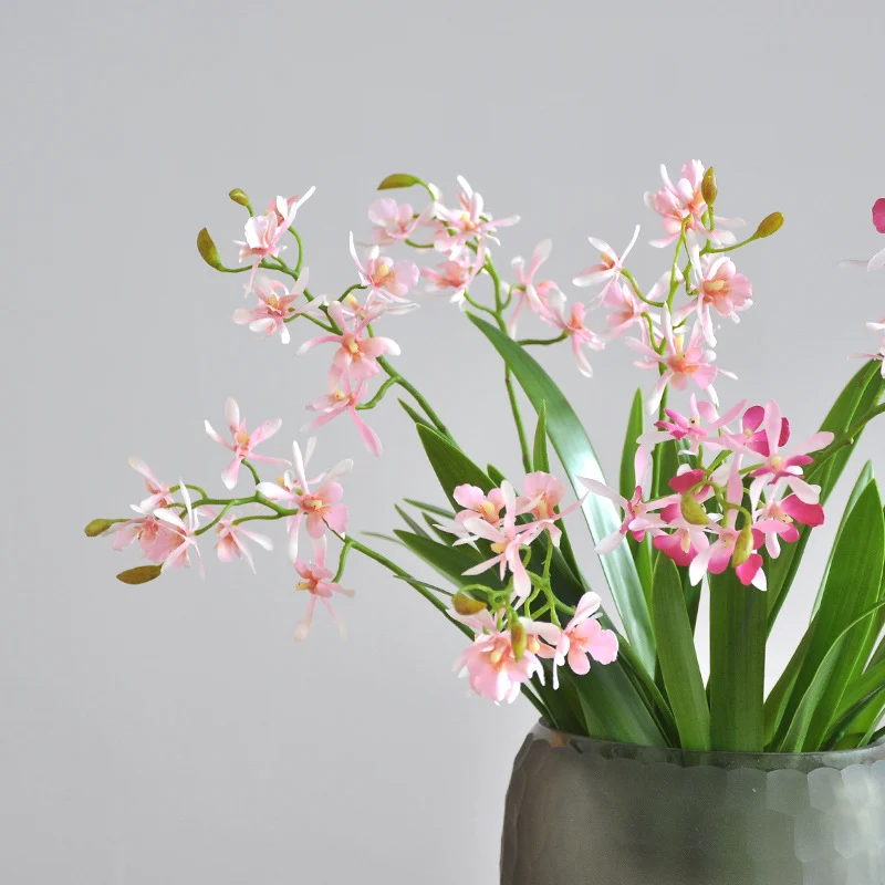 Lebensechte Orchideenblütenstängel