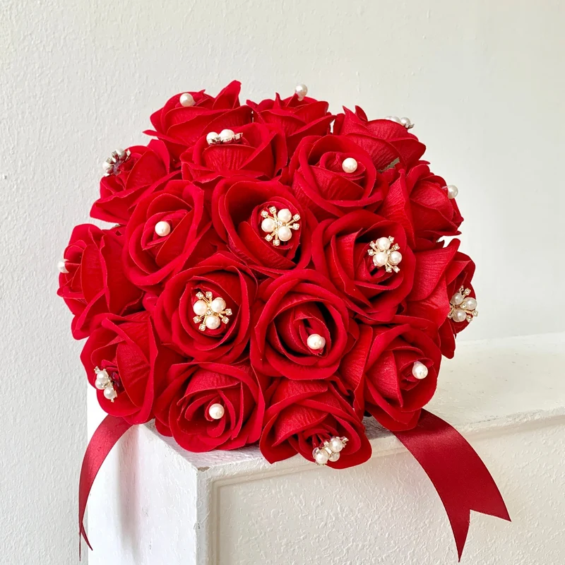 Luxuriöser Seidenrosen Hochzeitsstrauß