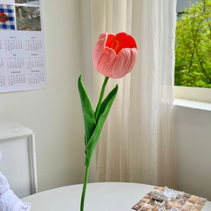 Realistische Tulpenblume