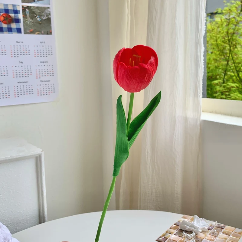 Realistische Tulpenblume