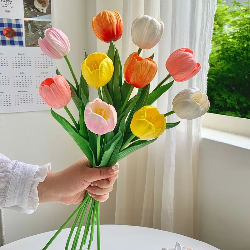 Realistische Tulpenblume