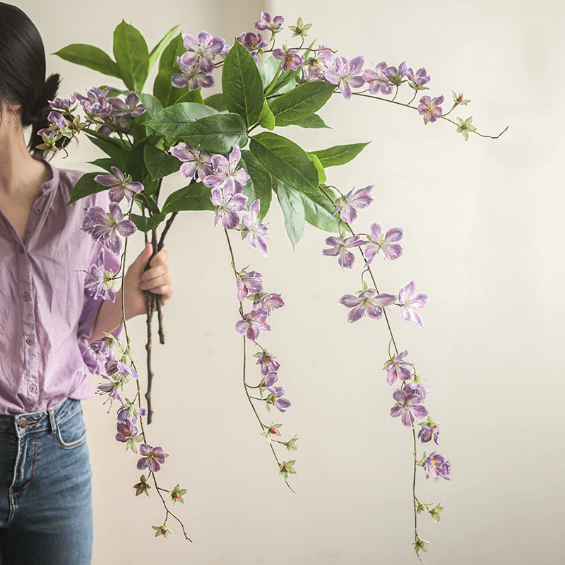 Realistische Orchideenblütenstängel