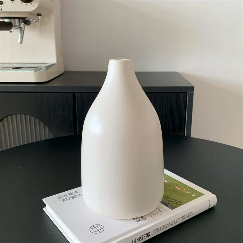 Minimalistische Keramikvase
