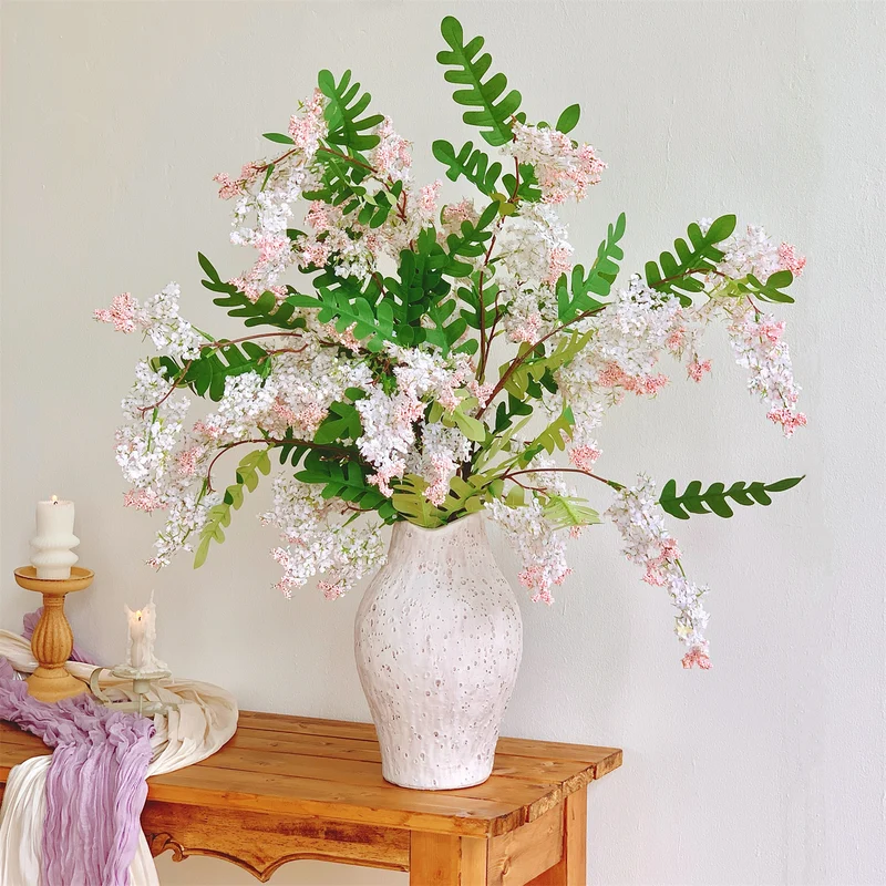 Lifelike Blumenarrangement