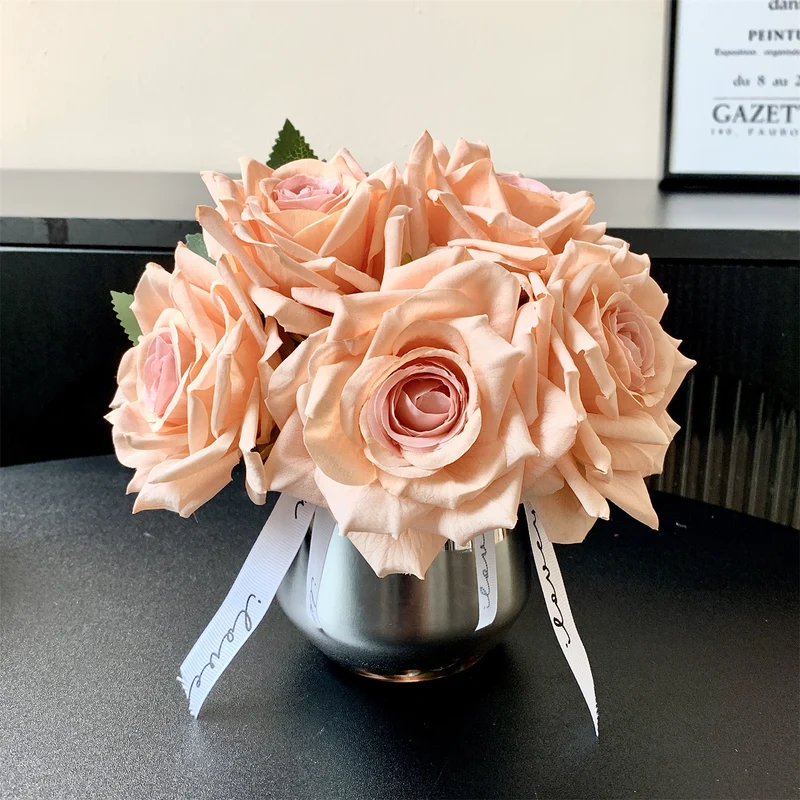 Elegantes Seidenblumenbouquet